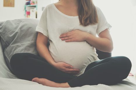 Femme enceinte (image Adobe Stock)